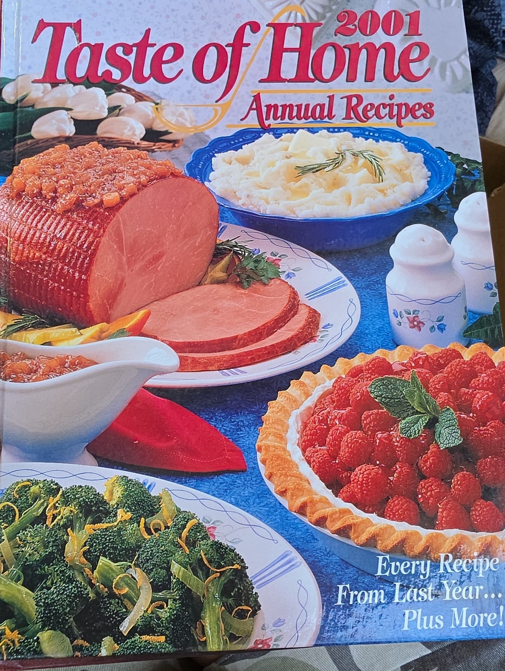 Taste of Home Annual Recipes 2001 Cookbook - Red & Blue Cover